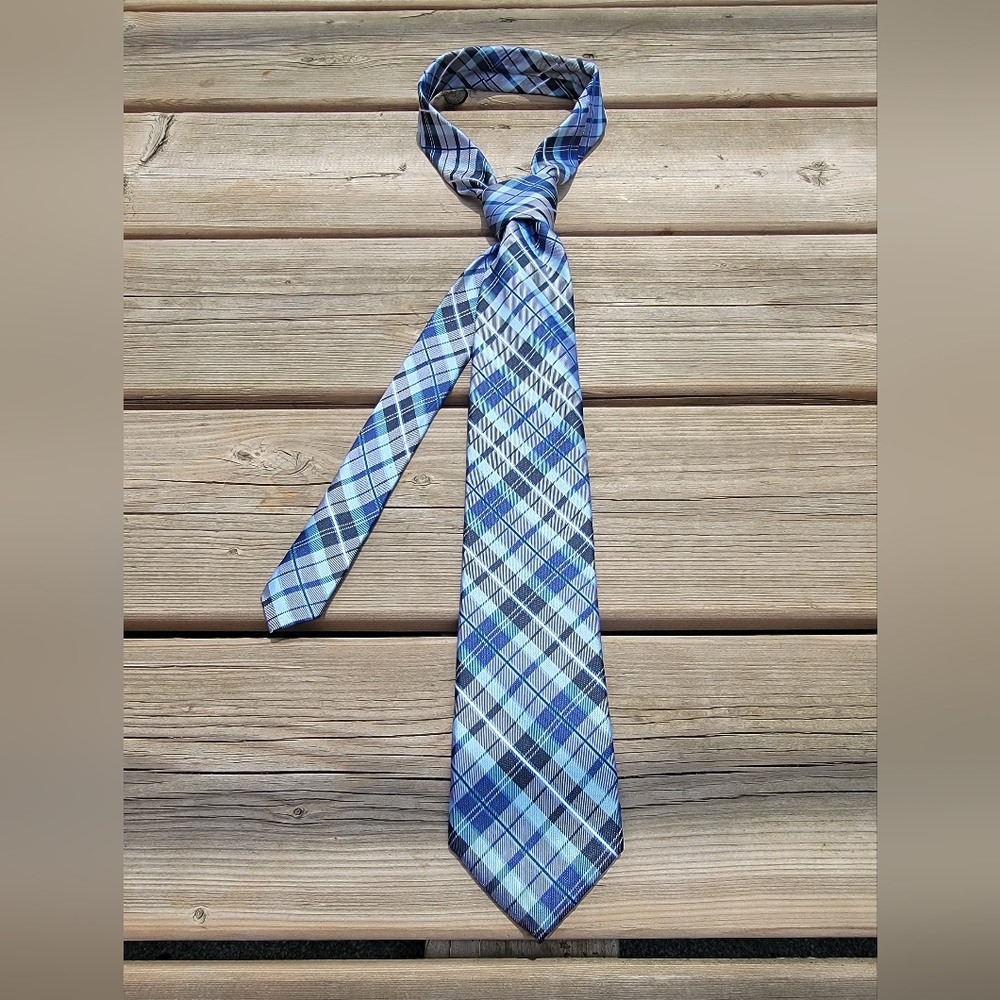 Perry Ellis Portfolio 100% Silk Blue Plaid Tie with Subtle Sheen Finish